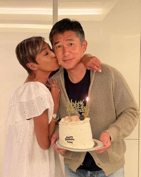 Bạn thân Lưu Gia Linh ôm hôn thắm thiết Lương Triều Vỹ trong ngày sinh nhật khiến cộng đồng mạng chỉ trích gay gắt  - Ảnh 2